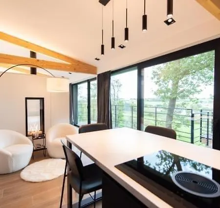 : Le Petit Appentis *